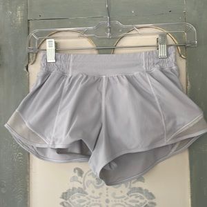 Lululemon hotty hot 2.5” shorts